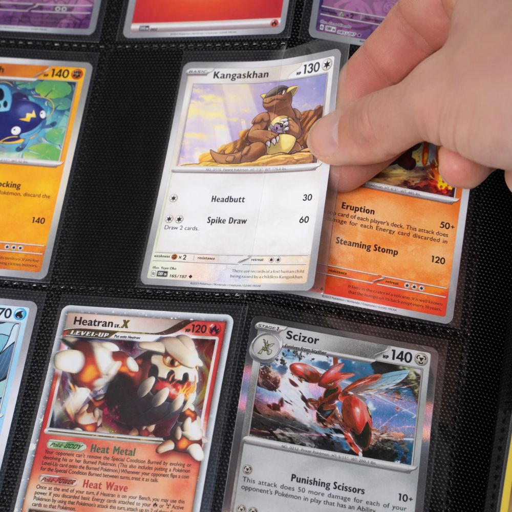Insidan av en Gemloader Premium Traditional Sleeved Collectors Binder [480 Pockets 3×4] där ett kort sätts in i sin plastficka