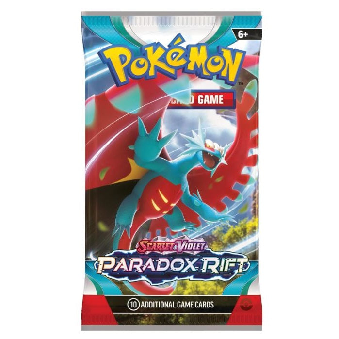 Pokémon Scarlet & Violet 4: Paradox Rift Booster Pack med Roaring Moon omslag innehållande tio spelkort